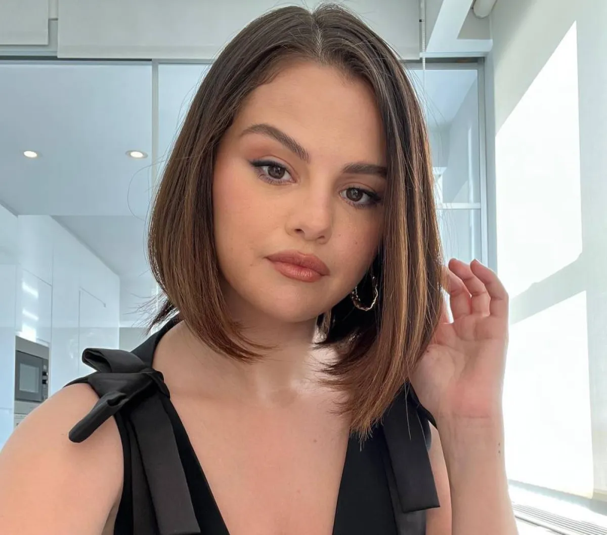 قصات شعر عصرية من سيلينا غوميز