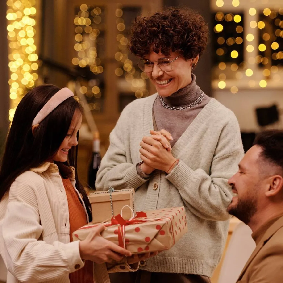 "سعاد تستقبل العيد"