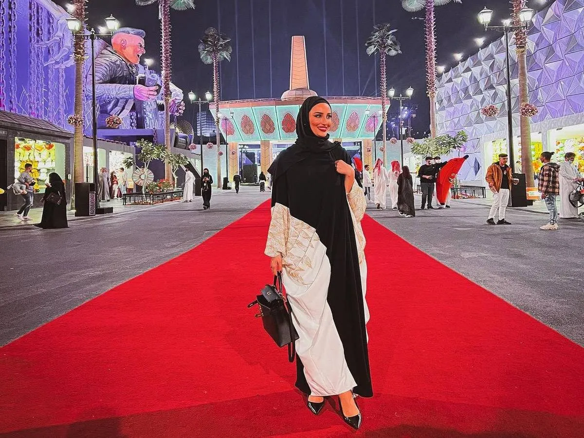 تنسيق الكعب مع ألوان العباية