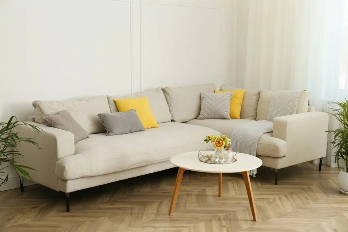 "النصيحة الذهبيّة" في الديكور تدعو إلى البعد عن تكديس المفروشات بالقرب من بعضها البعض