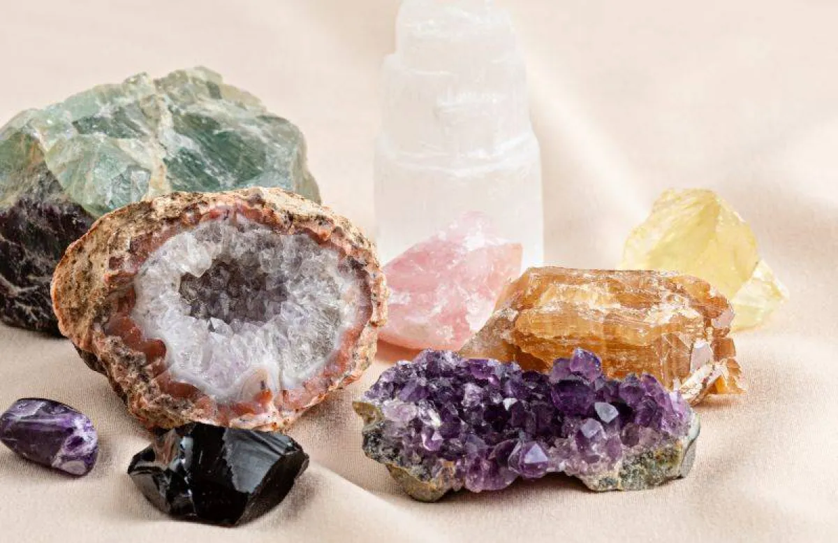 الأحجار الكريمة والأبراج