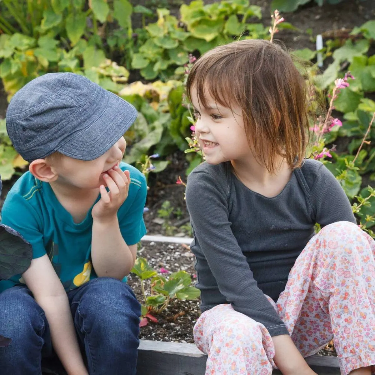 صورة لطفلين