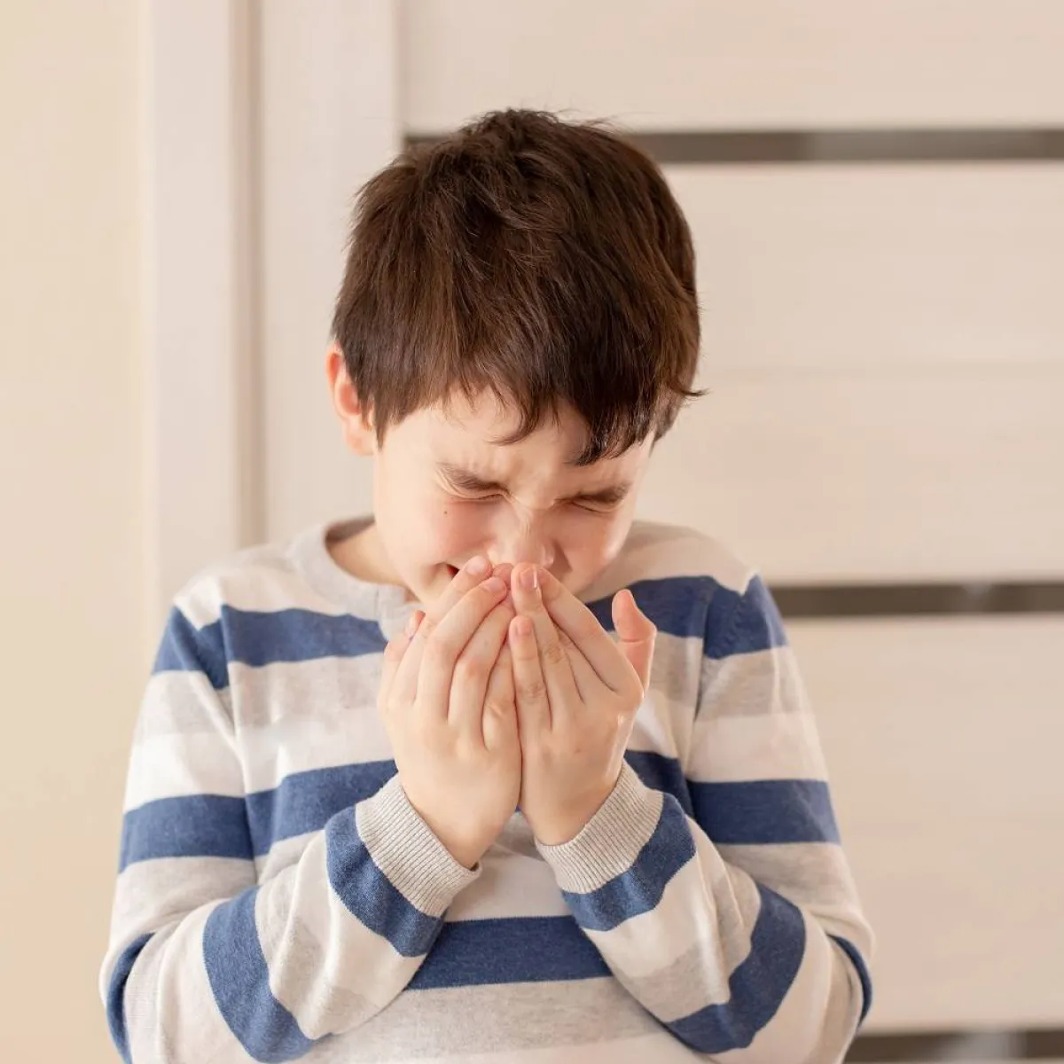 صورة لطفل يسعل