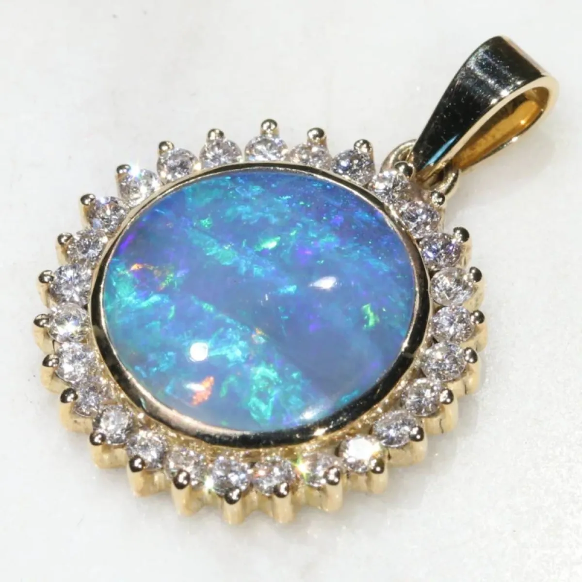 قلادة حجر الأوبال من علامة أوبال Opal Auctions