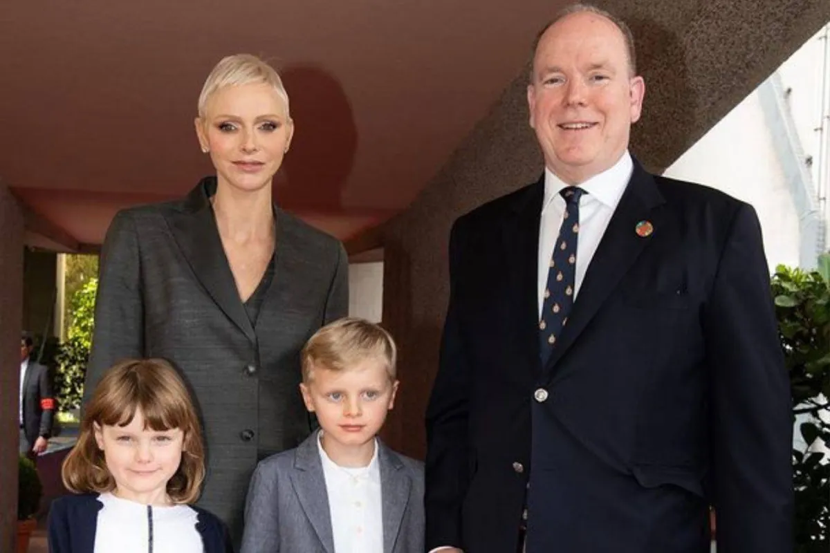 الأميرة شارلين مع الأمير ألبرت وأبنائهما- الصورة من حساب بيت موناكو الملكي على إنستغرام