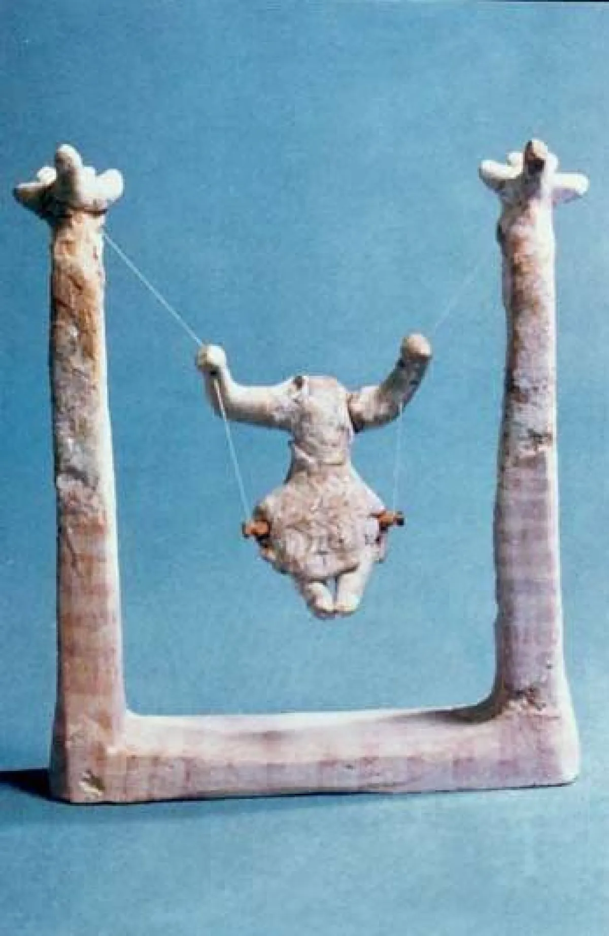 فتاة تتارجح