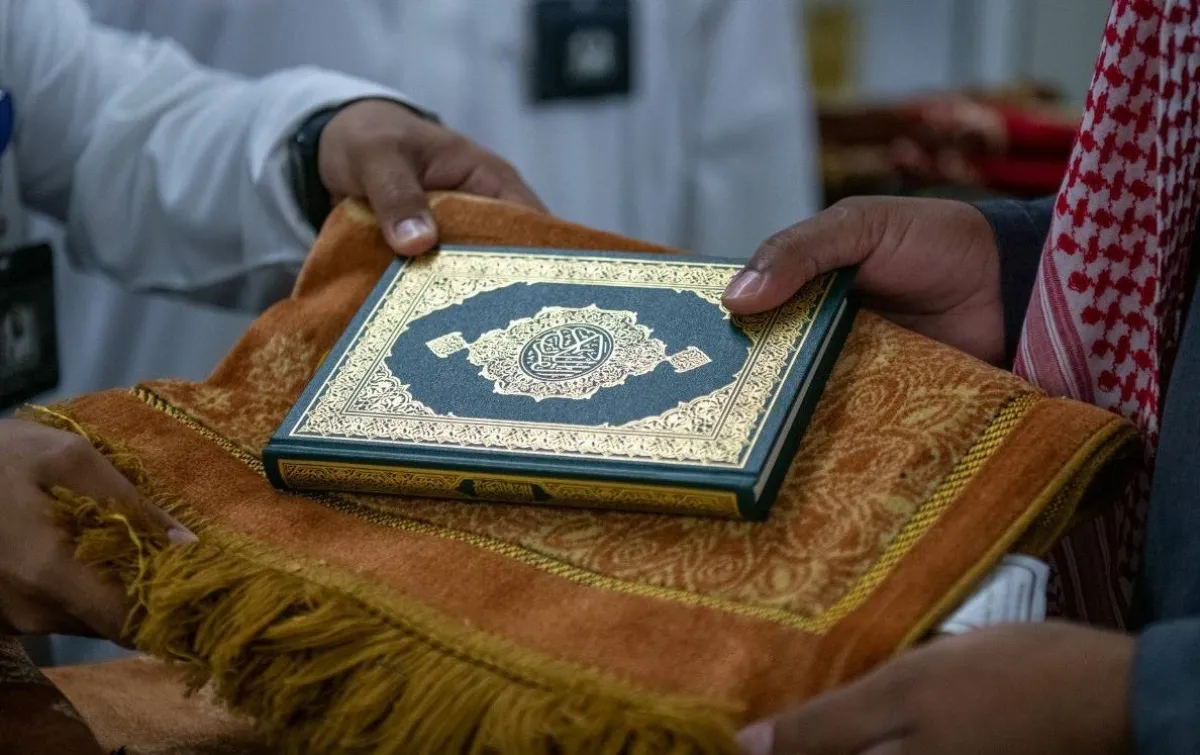 توزيع أكثر من 50 ألف نسخة من القرآن الكريم على قاصدي المسجد الحرام