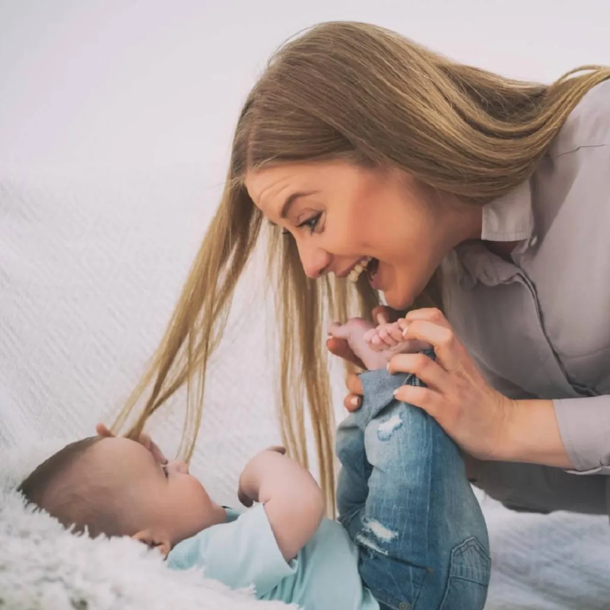 صورة لأم وطفلها