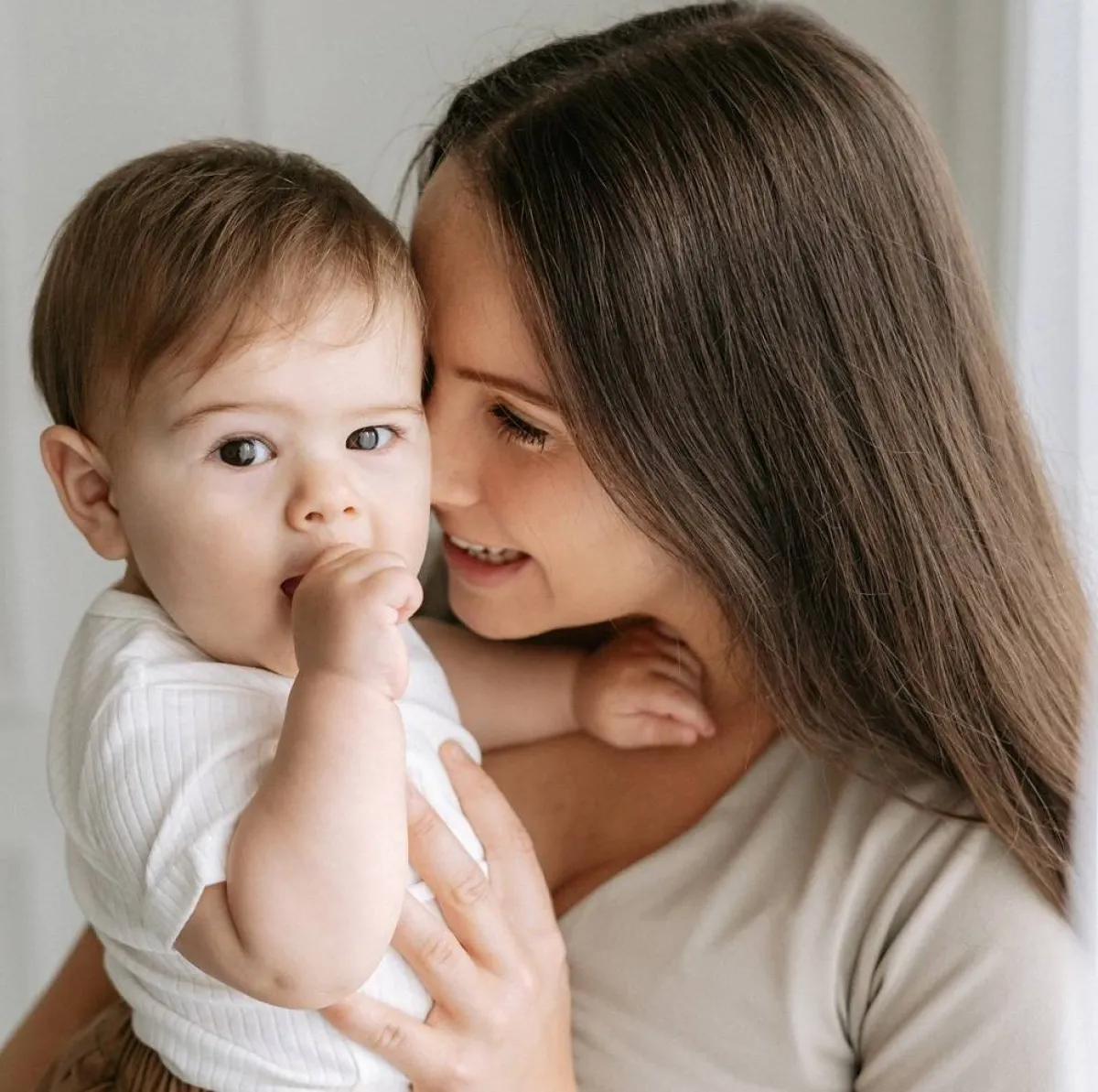 صورة لأم وطفلها