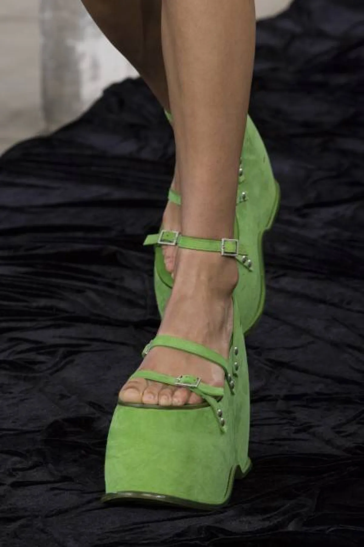 حذاء من أكني 