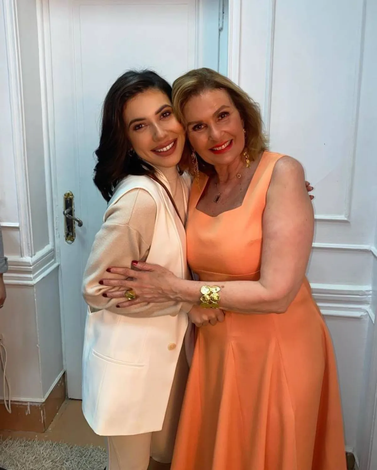 ملك بدوي ويسرا في كواليس " أحلام سعيدة" - صورة من صفحة الفنانة ملك بدوي على " انستغرام"