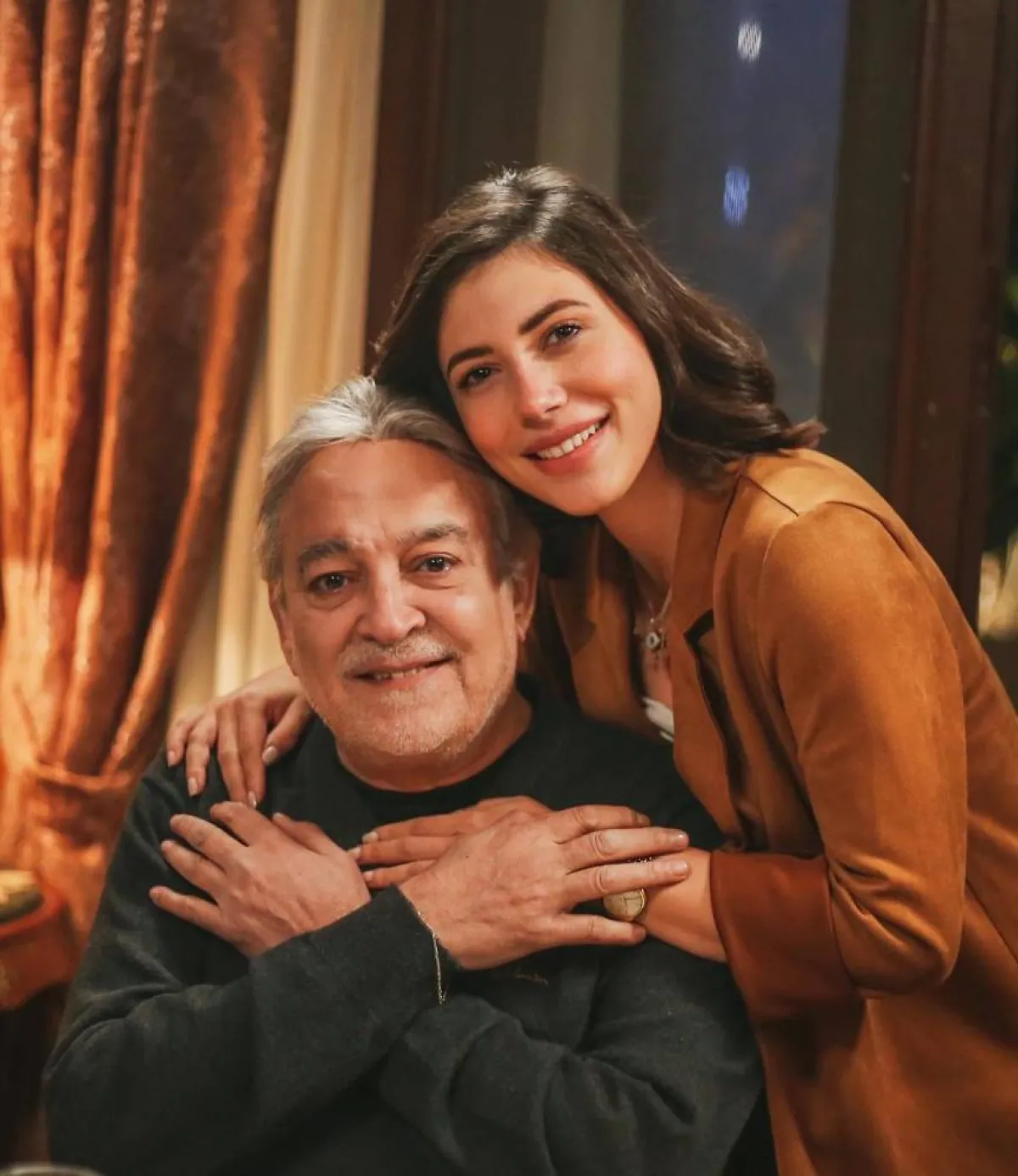  ملك بدوي وعبدالله رشاد من كواليس مسلسل  " أحلام سعيدة"- صورة من صفحة ملك بدوي على موقع " انستغرام"