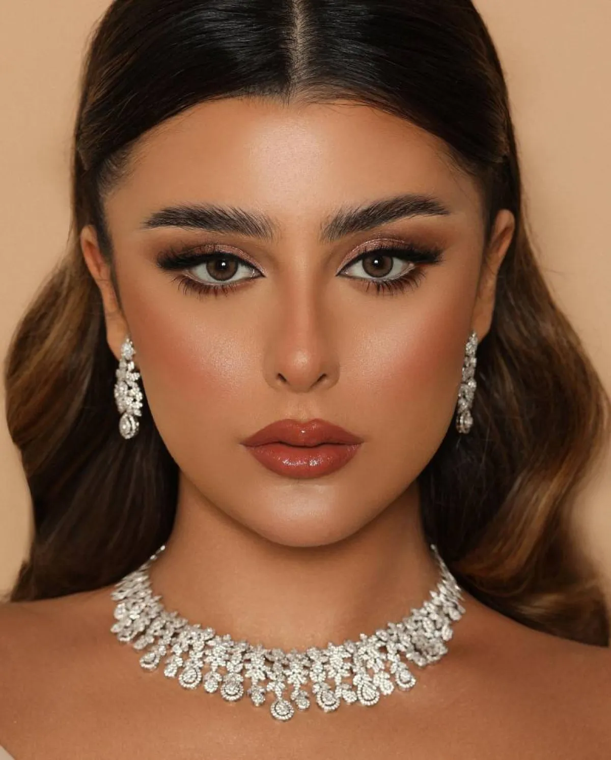 طريقة رسم مدمع العين بالأيلاينر الرفيع