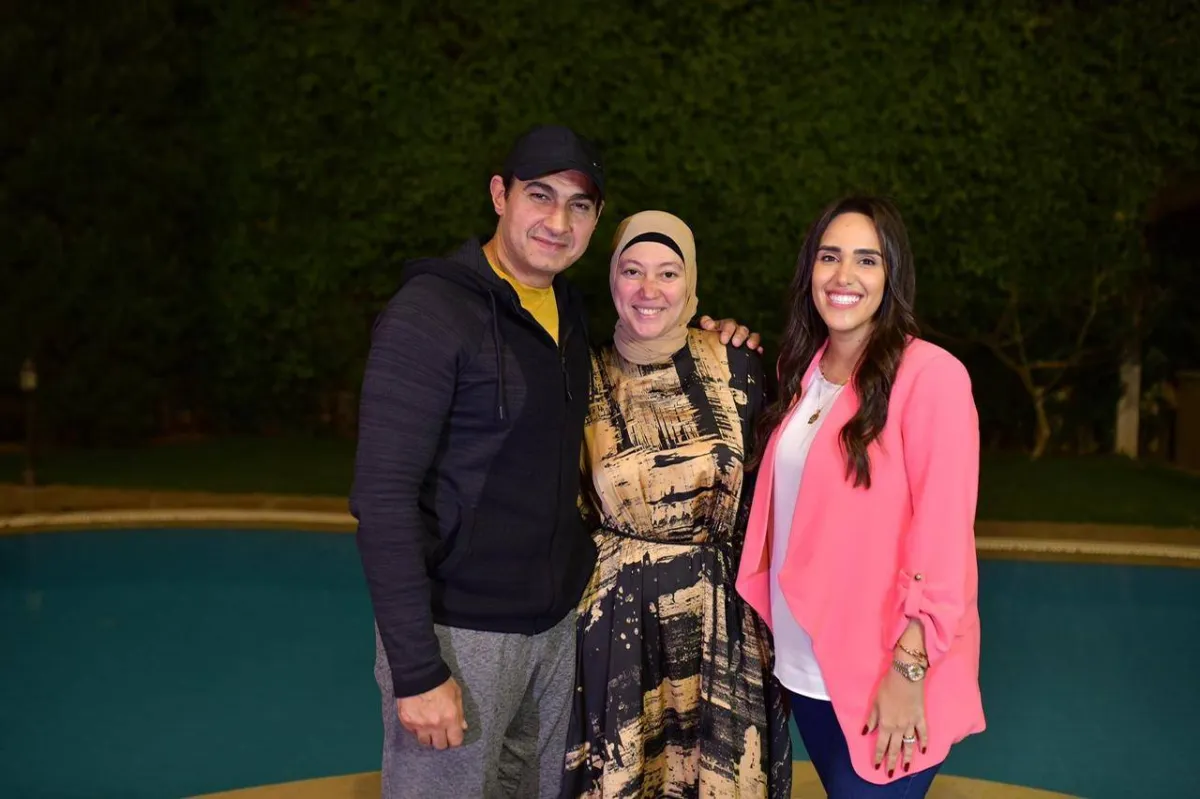 ياسر جلال بصحبة زوجته مع الإعلامية فاطمة مصطفى  - الصورة من حسابها على انستغرام