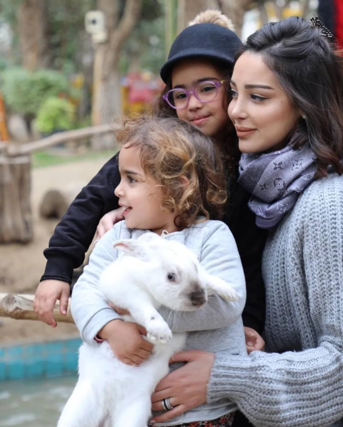 أول ظهور رسمي لتاليه وأمايا تامر حسني مع والدتها بسمة بوسيل - الصور من حساب بسمة بوسيل على انستغرام