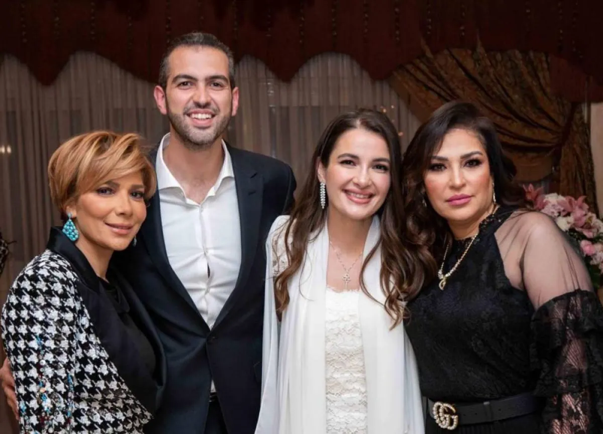 أصالة وابنتها مع أحمد هلال وشقيقته - الصورة من حساب شام الذهبي على انستغرام