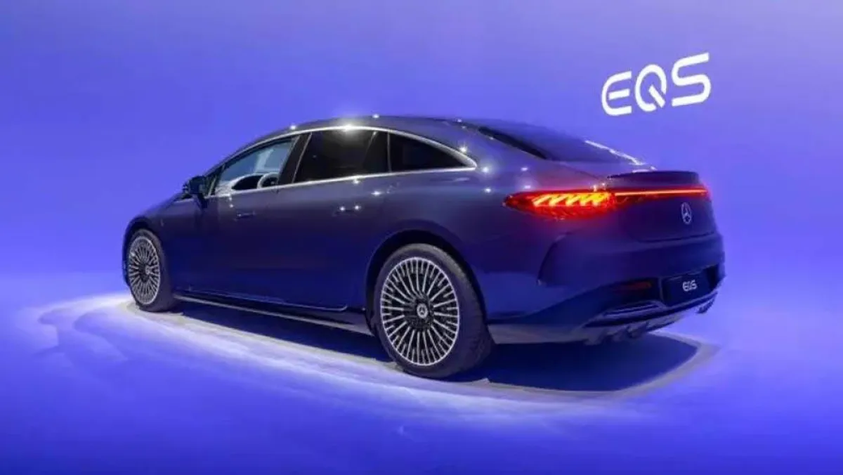 مرسيدس تدخل سوق السيارات الكهربائية بثلاثة طرز EQS SUV
