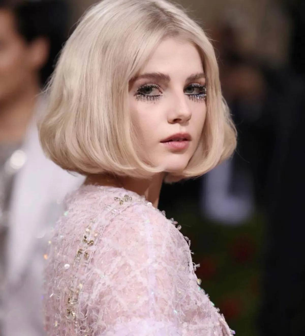 إطلالة لوسي بوينتون في  Met Gala 2022