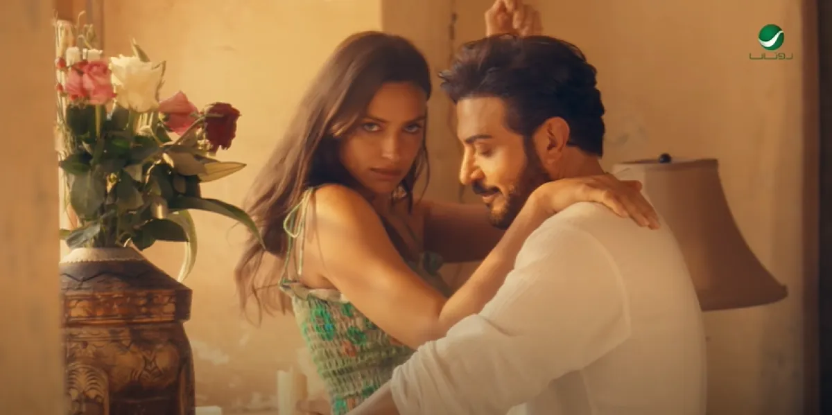 إيرينا شايك وماجد المهندس في كليب وعرفتك - الصورة من الكليب على حساب روتانا على يوتيوب