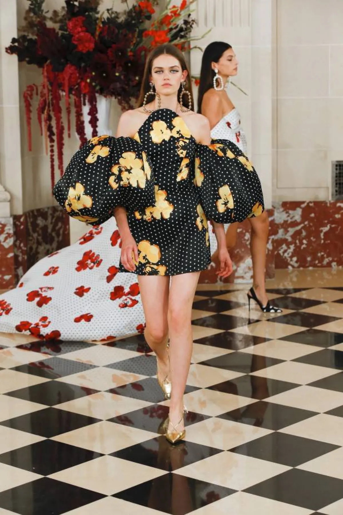 فستان أسود من كارولينا هيريرا