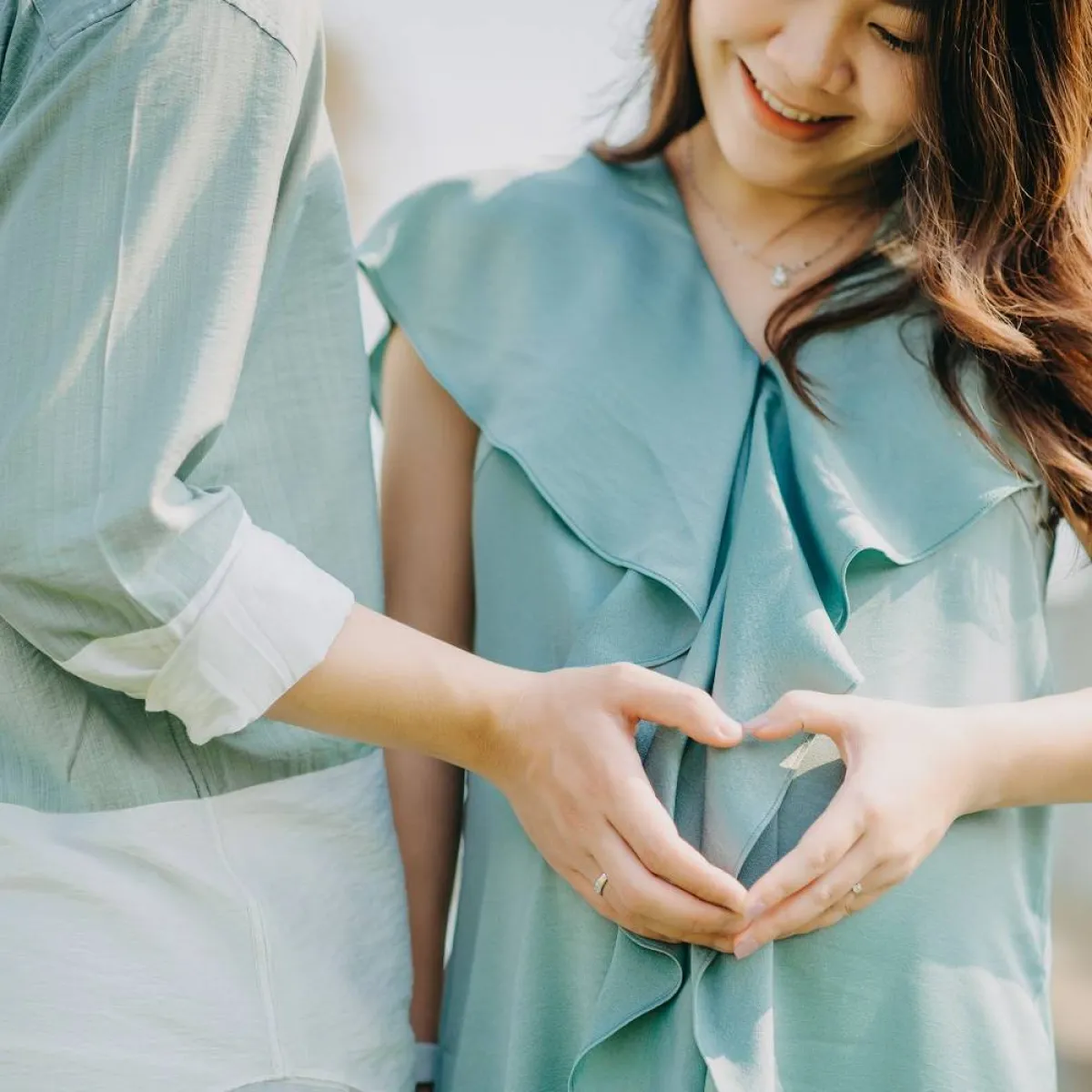 صورة لحامل تحت العشرين