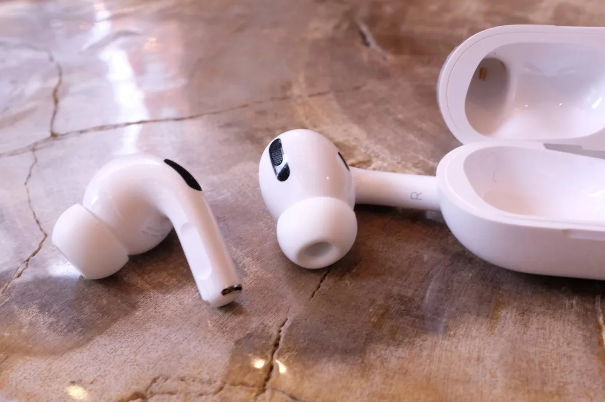  انخفاضا كبيرا.. لسماعات آبل اللاسلكية AirPods الجيل الثاني