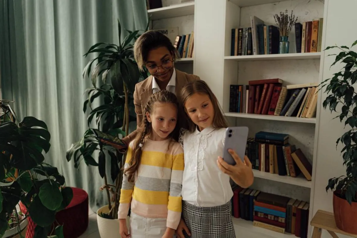 التكنولوجيا تجمع العائلة