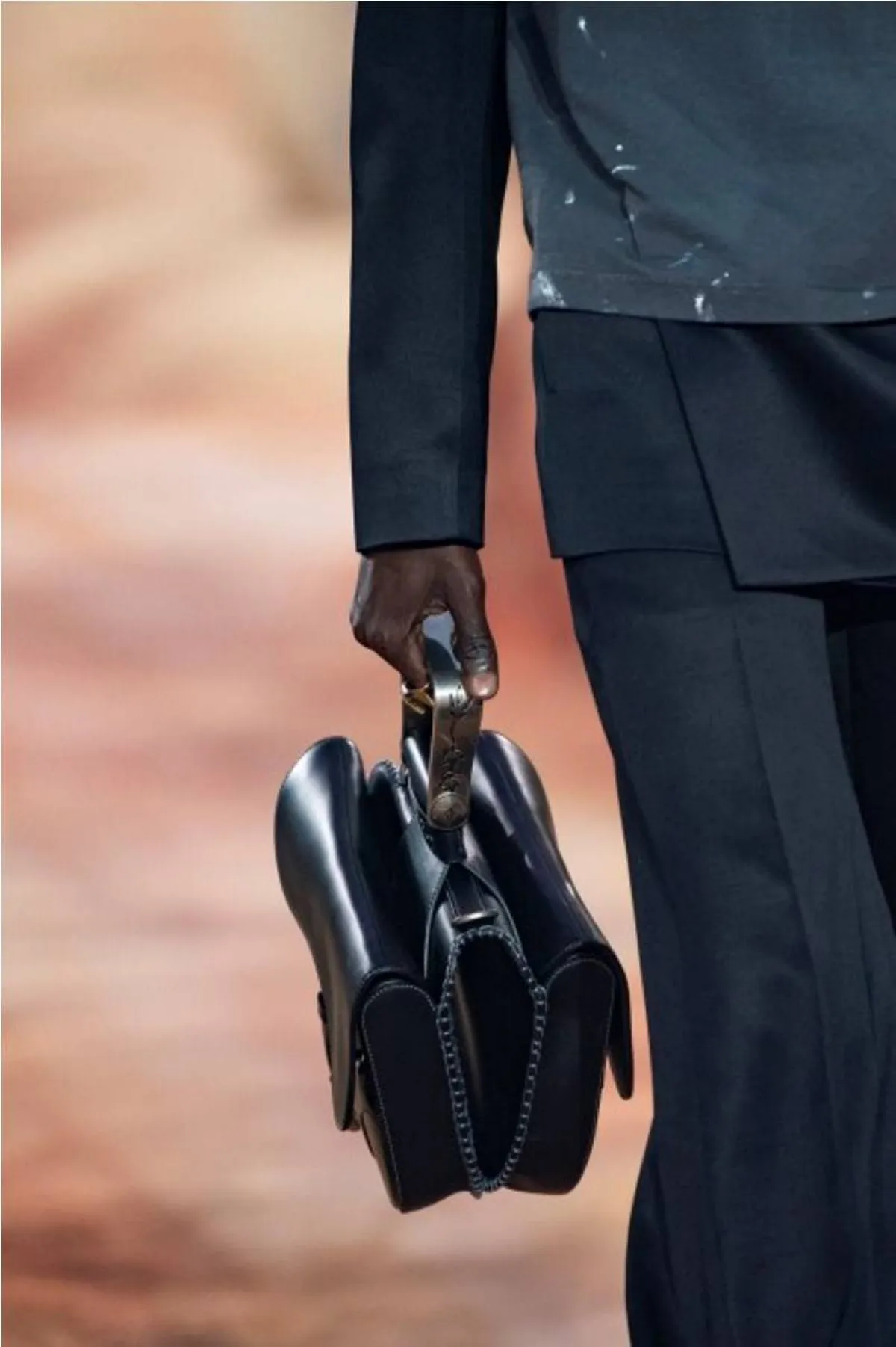 للرجل حقائب من الجلد من كريستيان ديور  Christian Dior