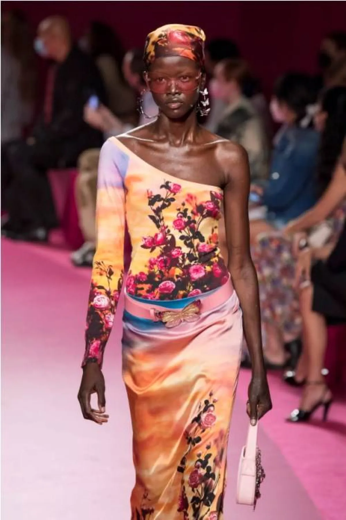 تنورة مزيّنة بالورود من بلومارينن Blumarine