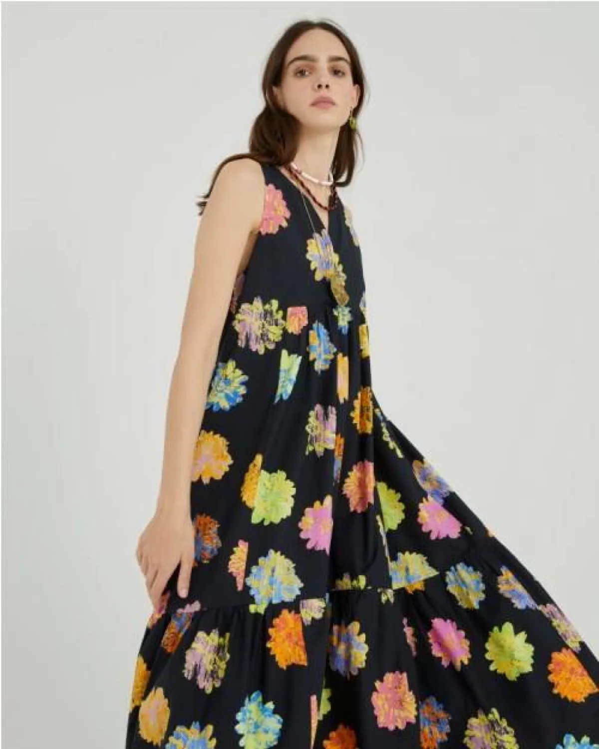 فستان مزيّن بالورود من بياتريس بي  Beatrice B