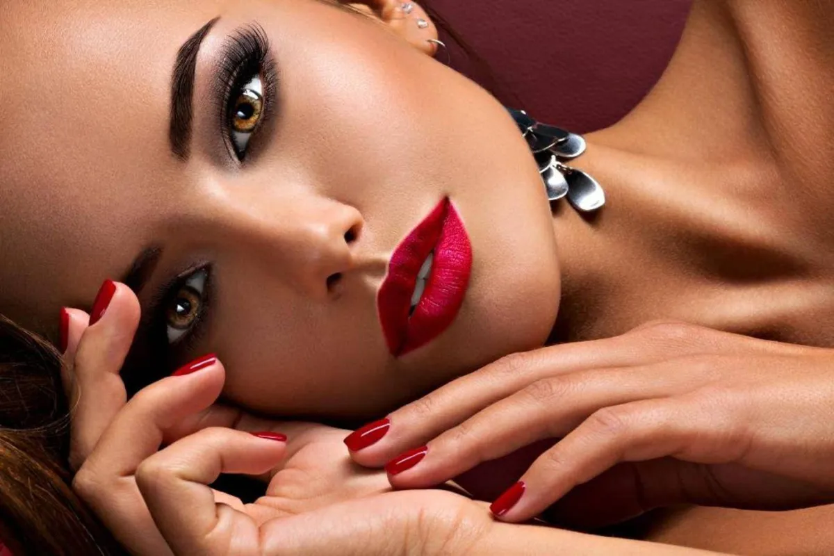 خطوات تطبيق مكياج العيون