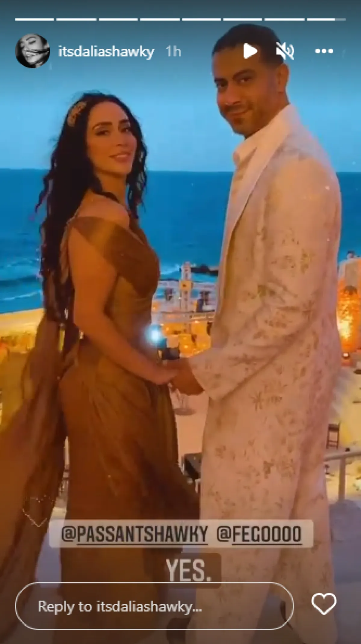 محمد فراج وبسنت شوقي في جلسة تصوير ما قبل حفل الزفاف - الصورة من ستوري داليا شوقي شقيقة بسنت على انستغرام