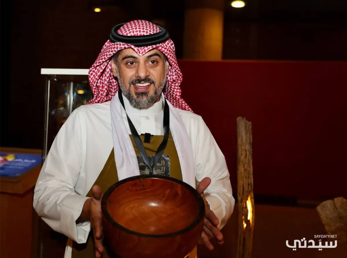 حمد أحمد السالم، محترف في مجال النجارة والأعمال الخشبية منذ 17عاماً