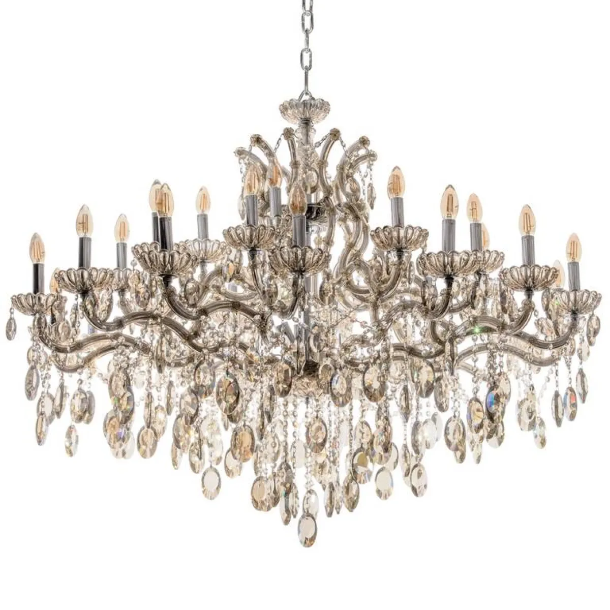 الثريّا الكلاسيكيّة مشغولة من الكريستال