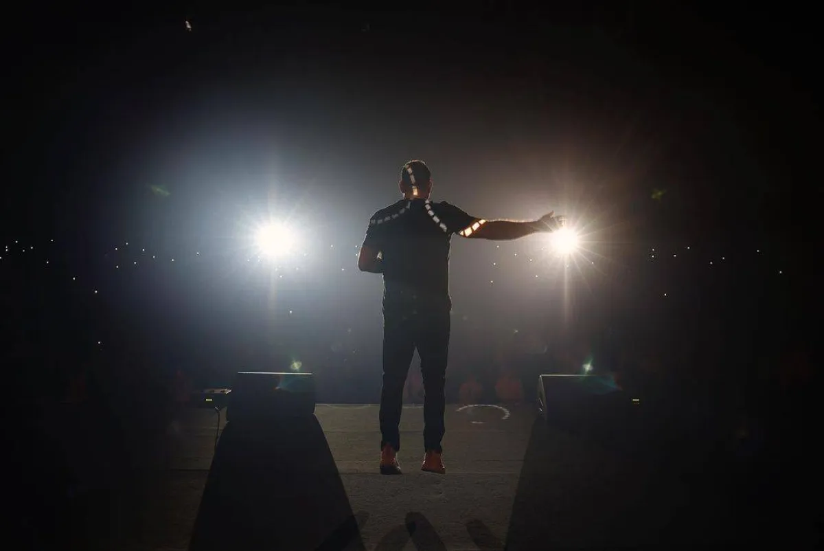 عمرو دياب من حفل جدة - صورة من حسابه على إنستجرام