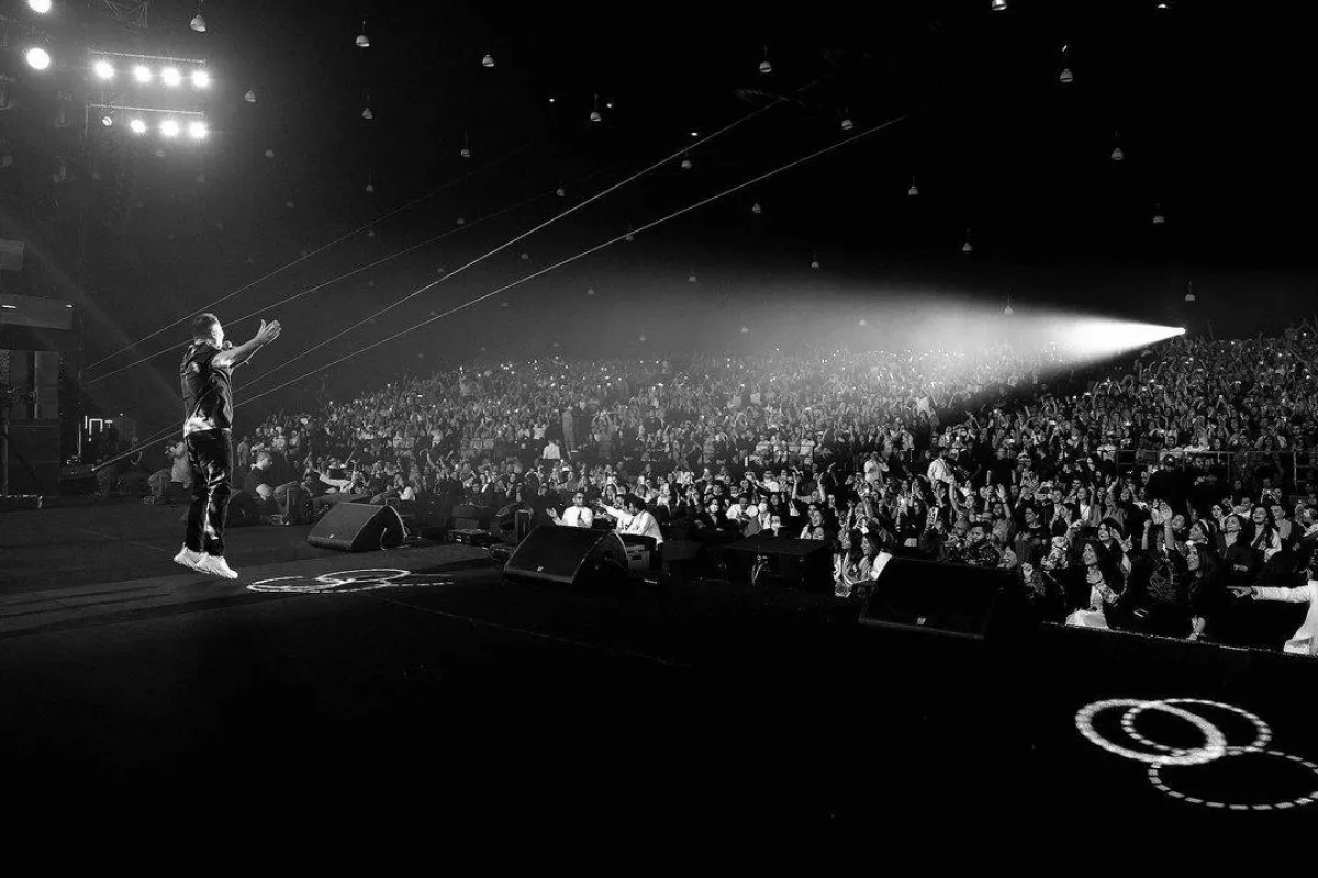 عمرو دياب من حفل جدة - صورة من حسابه على إنستجرام