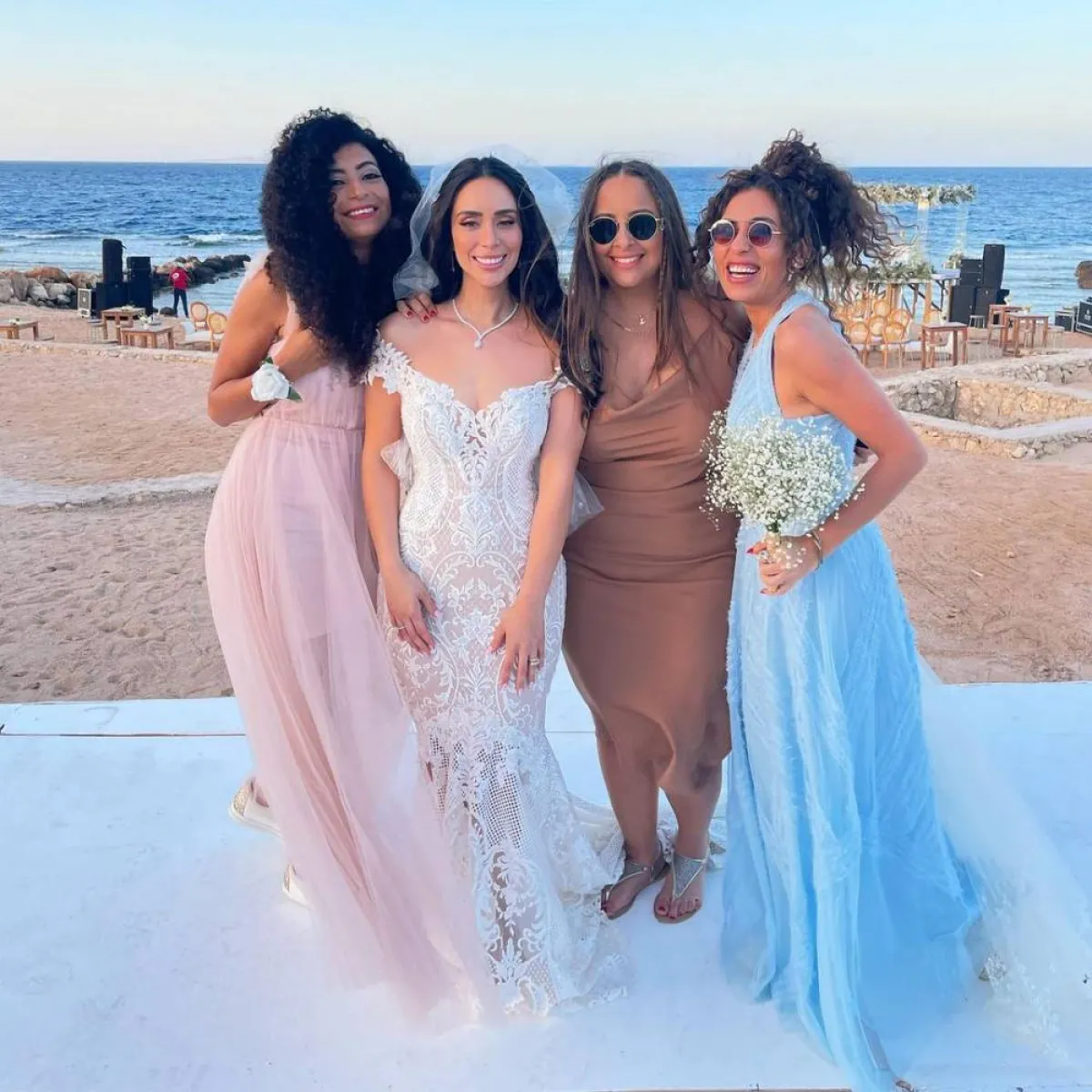 بسنت شوقي رفقة أصدقائها - صورة من حساب منة القيعي على إنستجرام