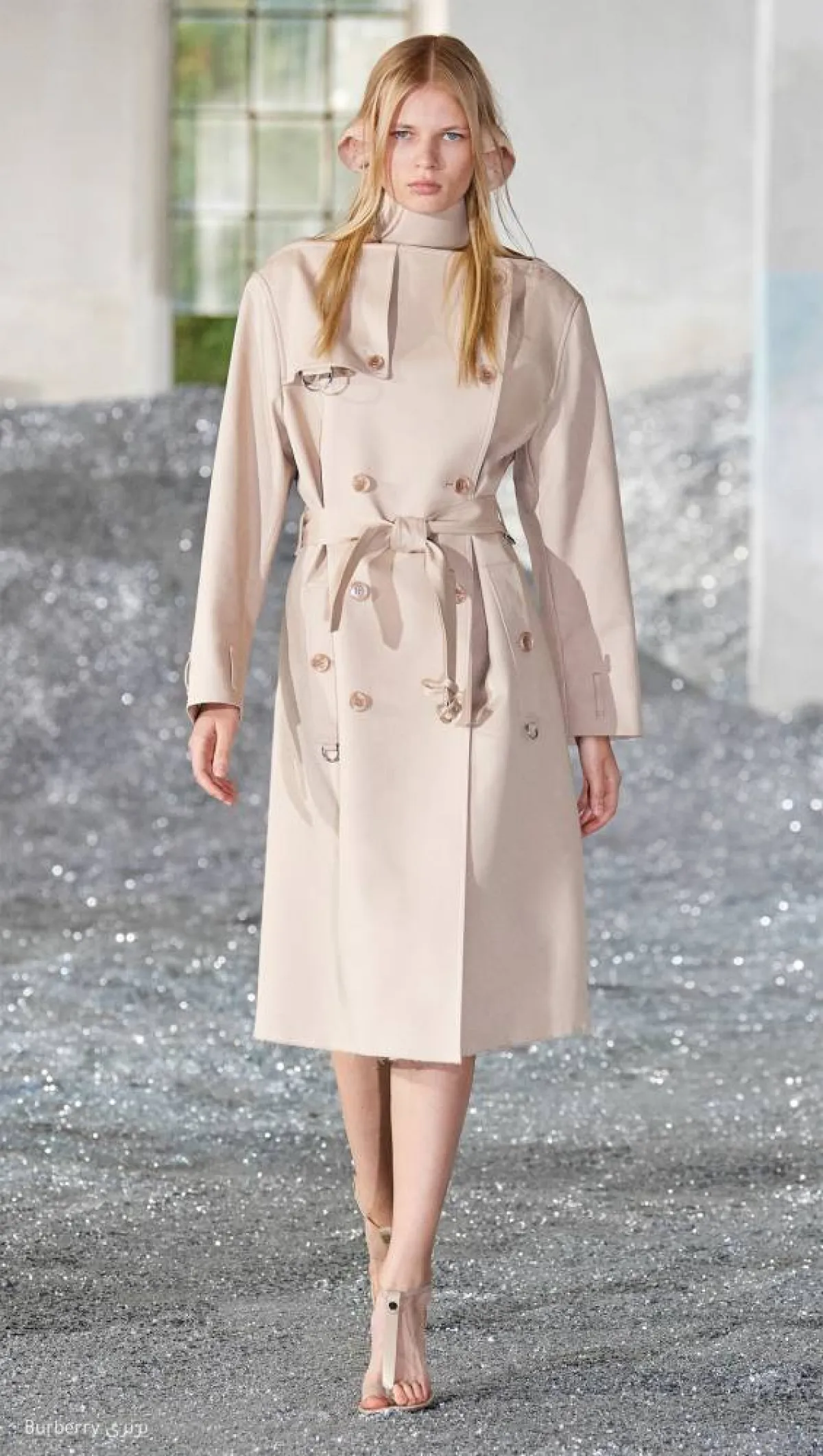 صيحة المونوكروم في مجموعات ربيع وصيف 2022 