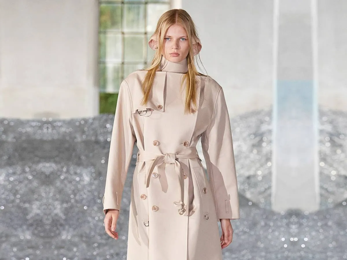 صيحة المونوكروم في مجموعات ربيع وصيف 2022 