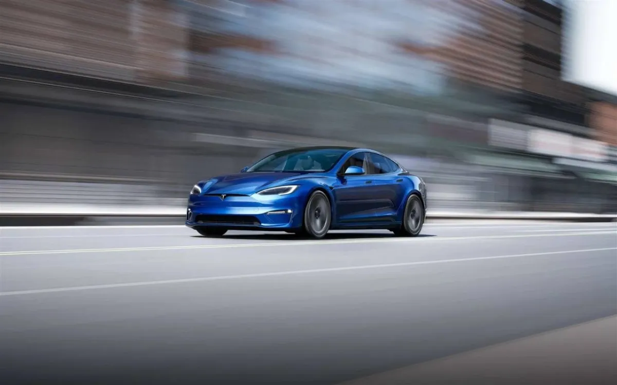 تسلا تبدأ في تسليم موديل S بتحديثات جديدة في نظام الترفيه