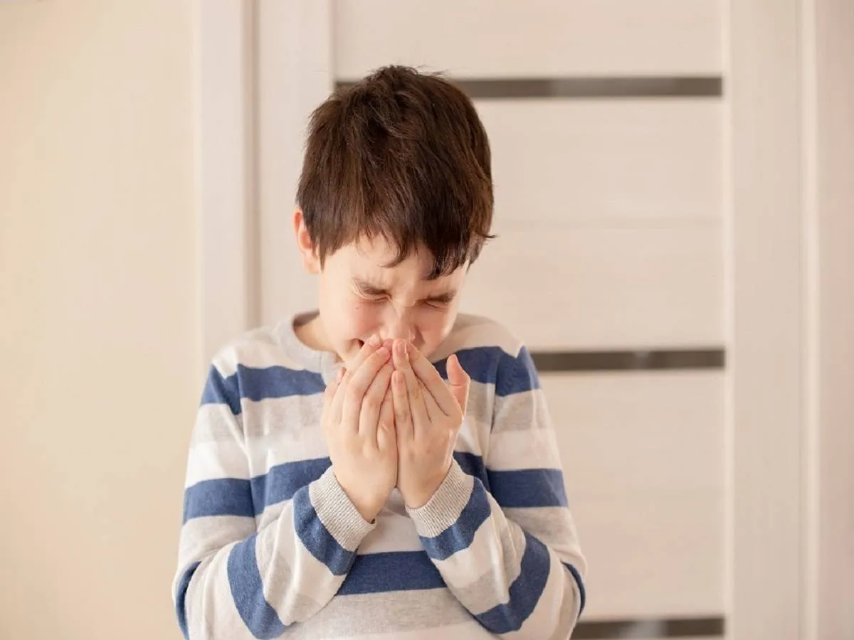 صورة لطفل يعاني من السعال