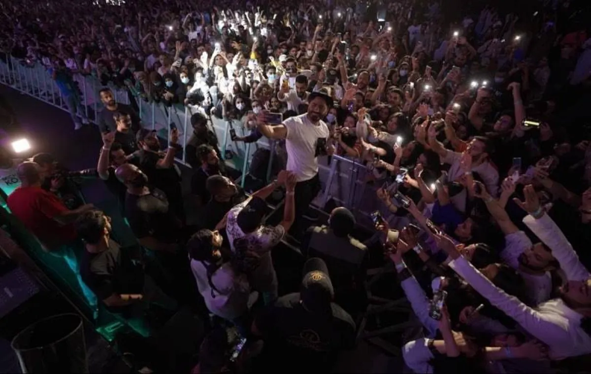 تامر حسني - الصورة من حفل الرياض على  حساب تامر حسني على إنستجرام