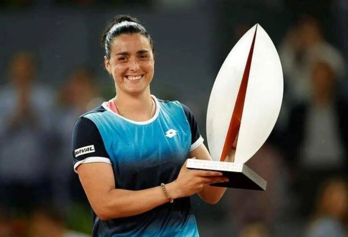 انس جابر ساعة تتويجها