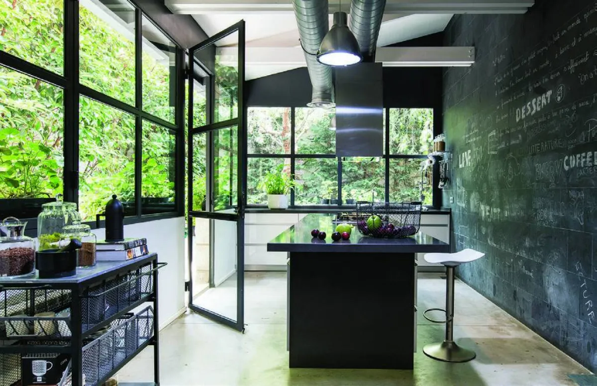 مطبخ مفتوح على الحديقة (الصورة من مشروع للمهندسة بياتريس مطران)