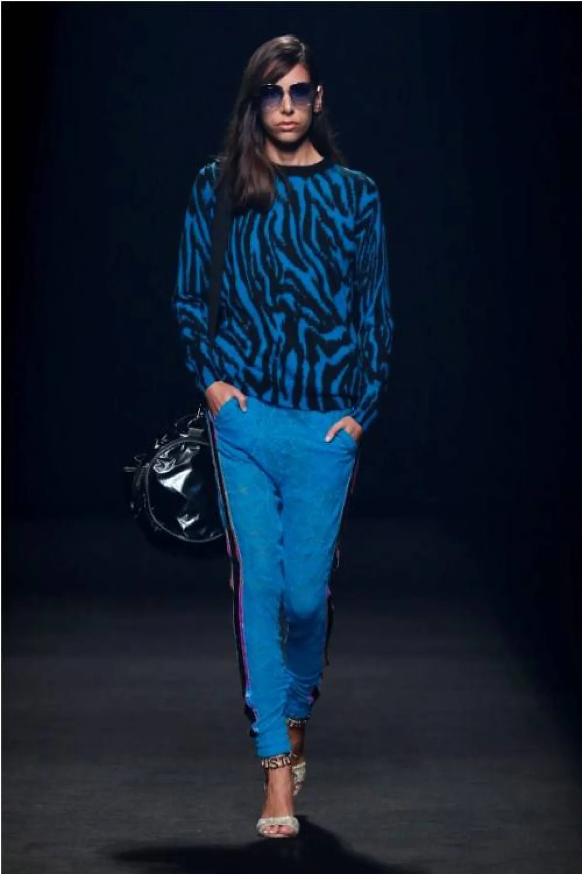 تنسيق الأزرق الداكن من كوستو برشلونة   Custo Barcelona