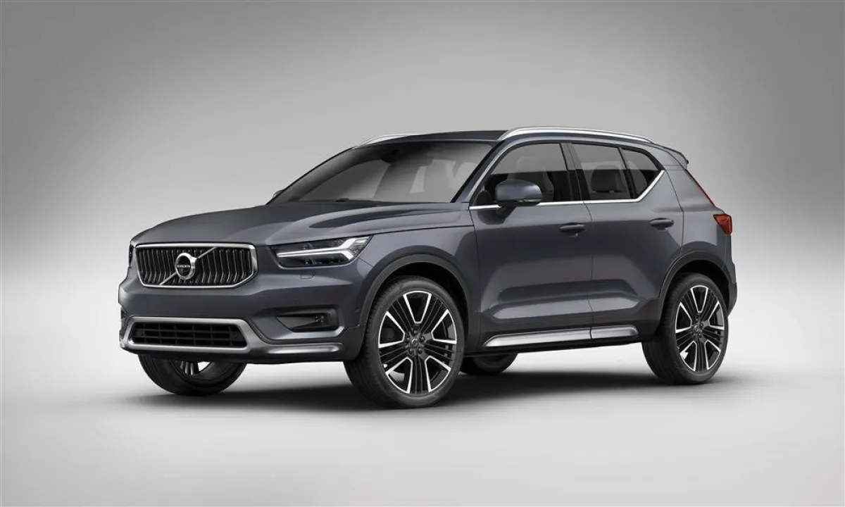 فولفو تحدّث XC40 بمحرك هجين