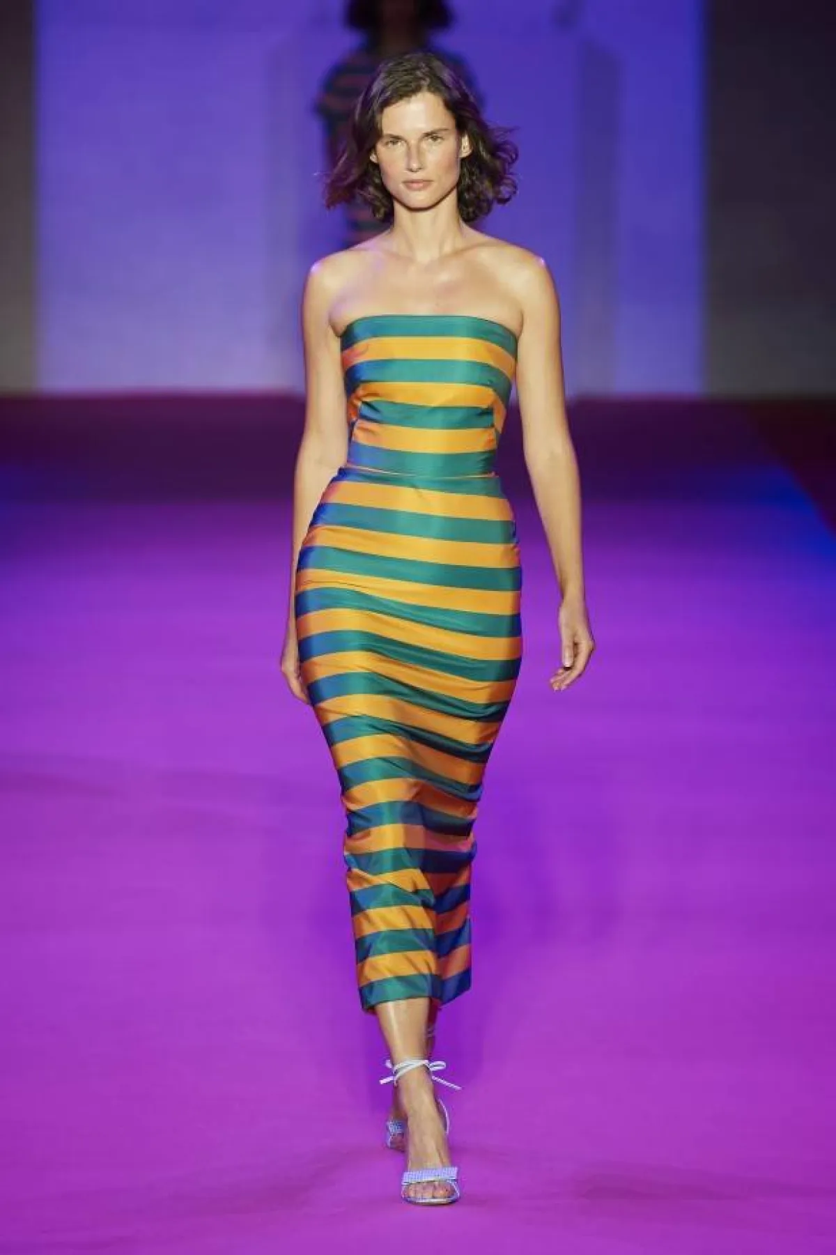 فستان من براندون مكسويل