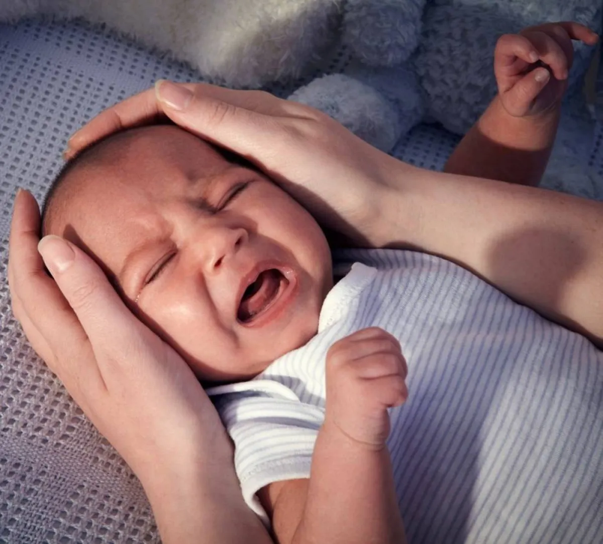 صورة لطفل يبكي بشدة