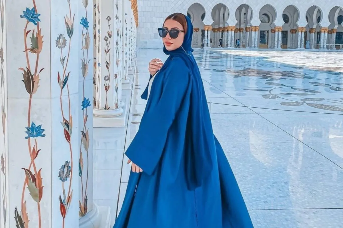 رهف الشامي بالعباية الزرقاء