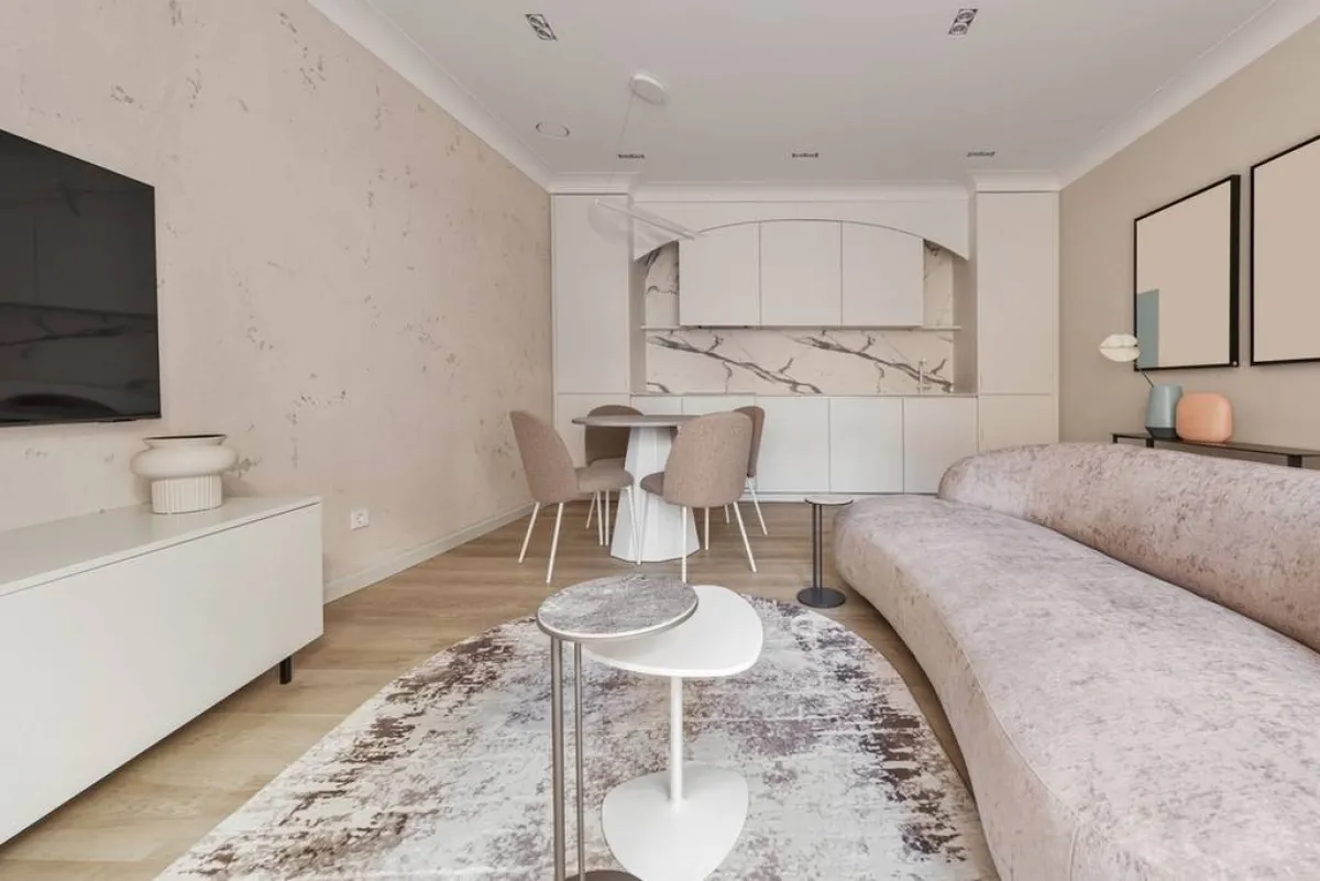 نموذج عن استخدام اللون البيج حسب الطراز "المينيمالست" في الديكور